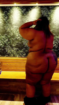 Viens jouer avec la plus grande BBW