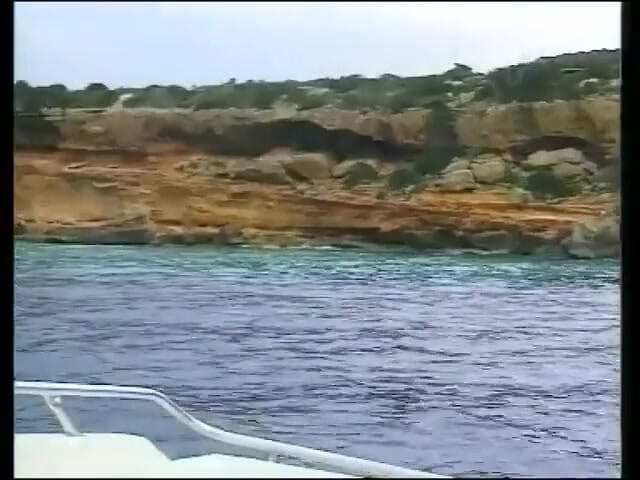 Real porno and movies XXX: Dva přátelé jsou na dovolené na Ibize a šukají sexy holky.