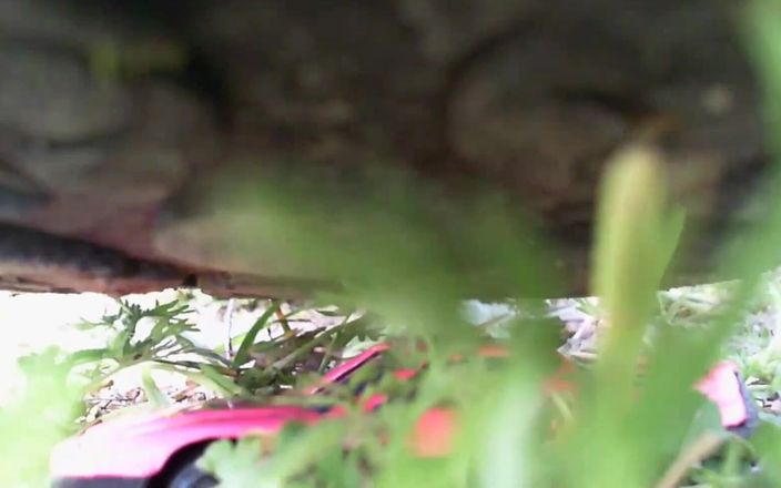 Nicoletta Embassi: Impresionante video de aplastamiento mira mis pies destrozar un pequeño...