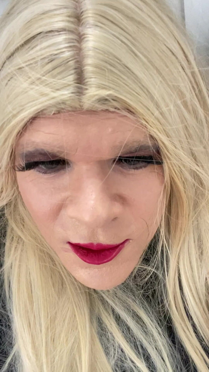MadisonCD2025: Sissy amatérská MILF Trans děvka Crossdresser šuká a jezdí péro v...