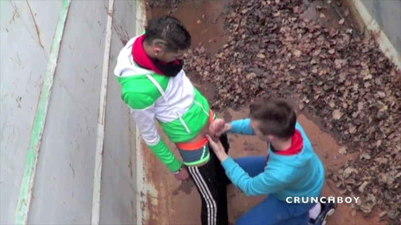 Crunch Boy: Romantik se fait baiser par un badboy hétéro dans la...