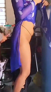 Cowok ini pergi ke rumah pacar temannya, ngentot memek sempit gadis seksi itu, dan pulang ke rumahnya