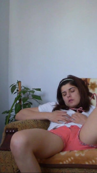 Kinky Redhead Spred Her Legs and Pee in Her Short Pants