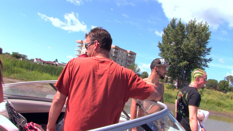 Gangbang team: Six People on a Boat in Open Water Getting Wild