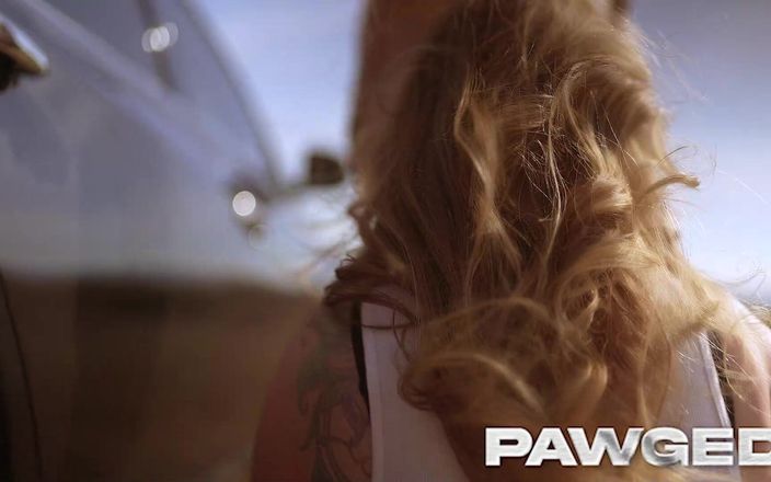 PAWGED: Pawg Holly Haze को मांसपेशियों वाले आदमी द्वारा रेगिस्तान में लंड दिया गया