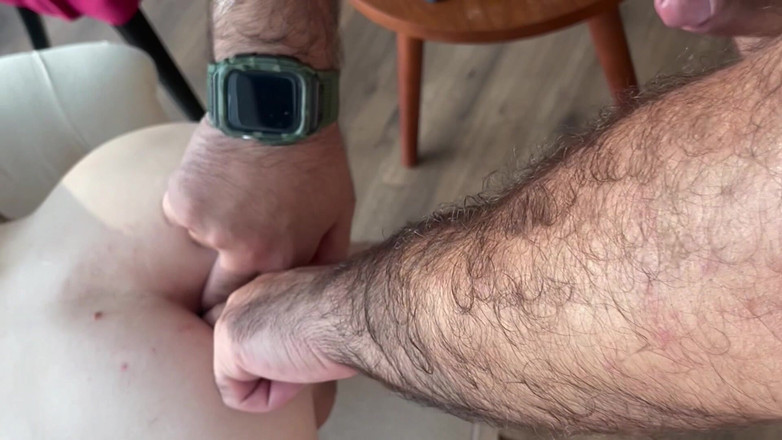 Nick Lewis: Memek sempit ayah armenia dientot habis-habisan sama kontol raksasa