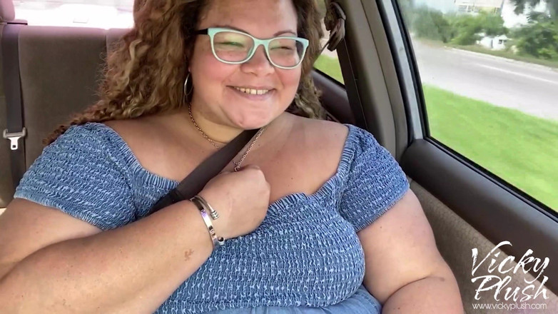Vicky Plush: Joi onderweg