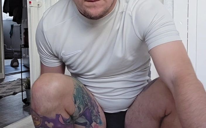 gaynaughtywelsh: Mijn dildo rauw berijden