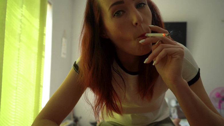Alicia Robertz: Smoking While Sucking Dick - Cum Swallow