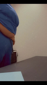 Je me change pour les rayons X et mes cuisses juteuses de Thunda ne rentrent même pas les fesses gommage Devrais-je faire plus de contenu de place ?