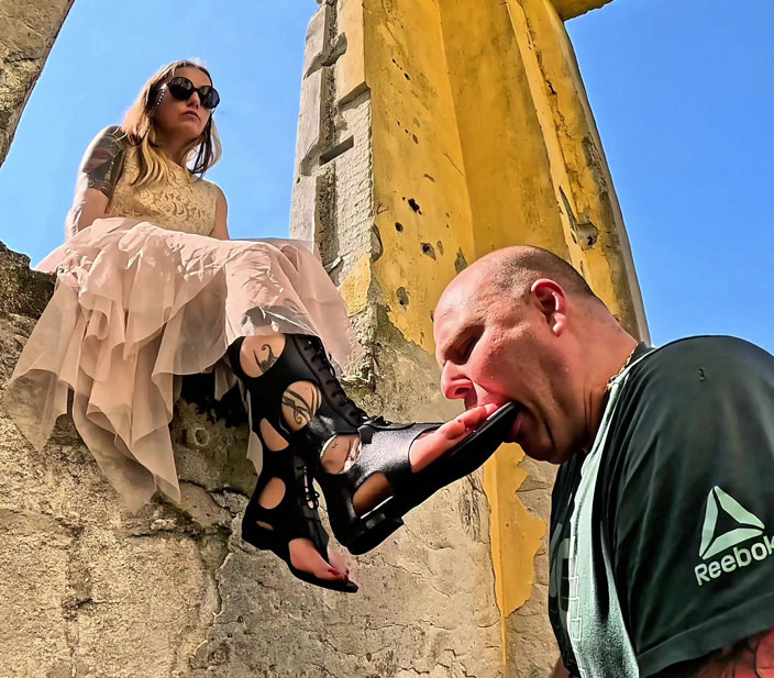 Mistressyammyboots: Nô lệ bên dưới đôi dép của tôi