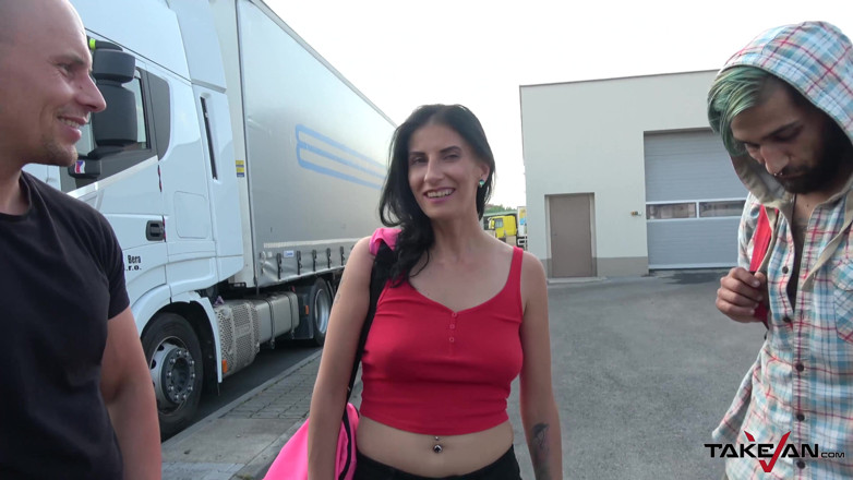 Take Van: Ella se dará un paseo, pero no sin esperma en...