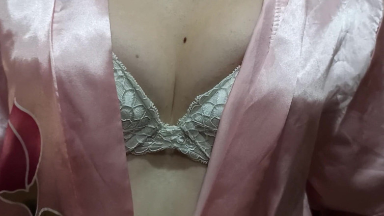 SexyFairyTale: mere stan dikha rahi hoon