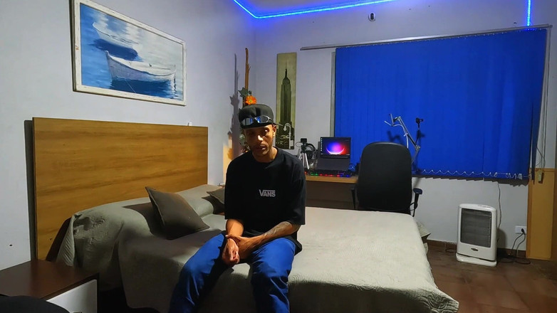 NatzinhaMorena: V kuchyni se opře o lednici a žádá mě o další