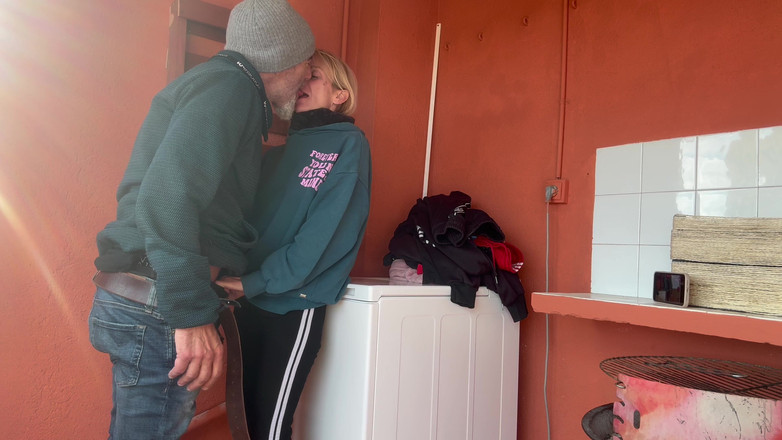 Cristina Sauvage: Przypadkowy seks w pralni z moim małym sąsiadem