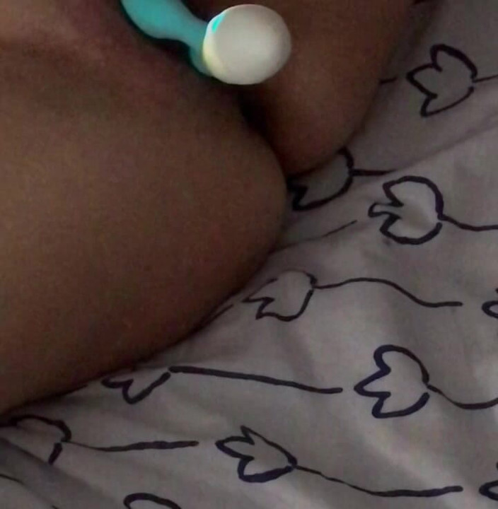 Lucky70: 我的妻子非常满意地尝试新的成人玩具
