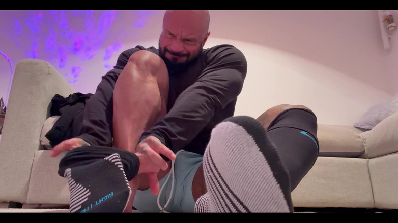 Jasons feet: Releasesoccer player se prepara para o jogo enquanto seus pés...