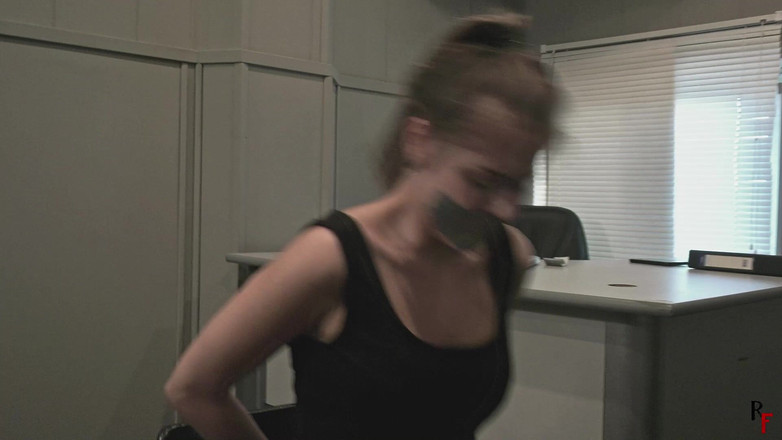 RF studio: Leya intenta la auto esclavitud y va demasiado lejos