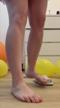 Schiacciamento di piedi e palloni