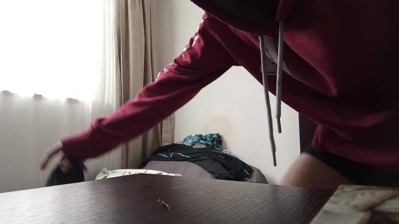 Un Loquito Mas: Jsem mokrá, zatímco si třem ptáka na stole