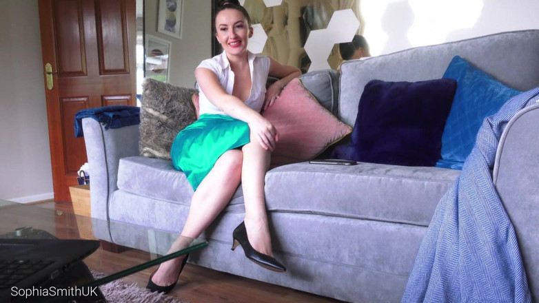 SophiaSmithUK: Selingkuh menggoda kaki telanjang sepatu