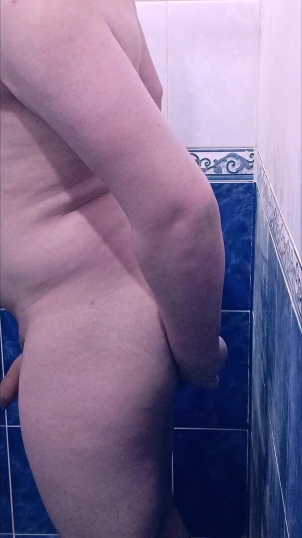 Robert Douglas: Massaggio prostatico davanti alla doccia
