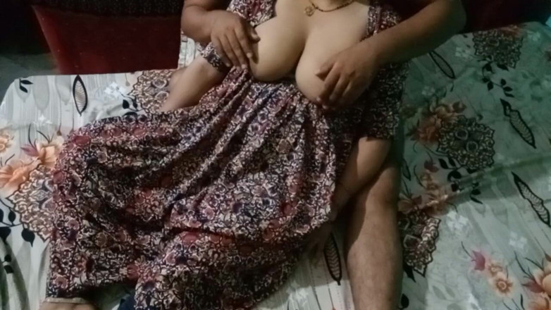 Manjushukla: Muito bonita indiana fazendo sexo com seu marido