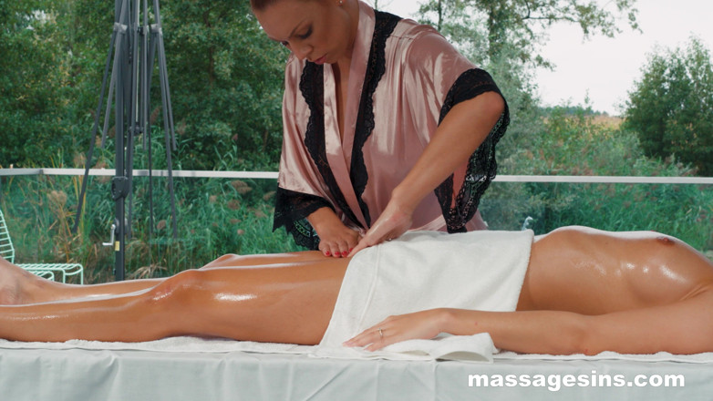 MassageSins: Vanessa abre las piernas de par en par para su...