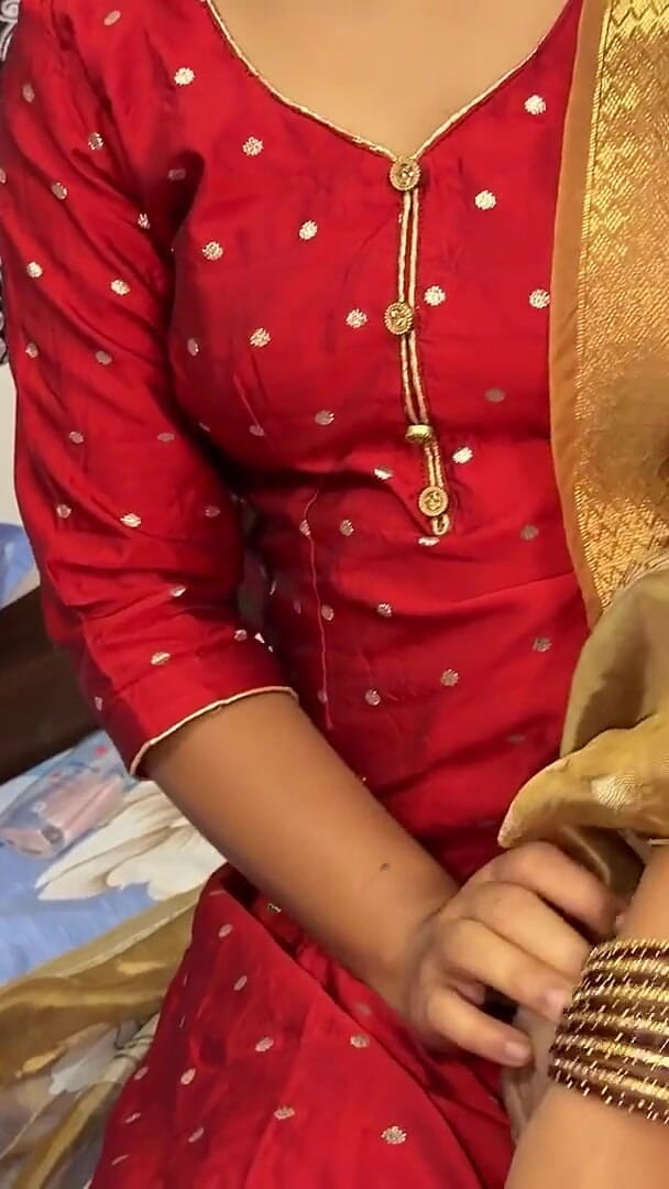 Mili bhabi: 第一晚新婚印度穆斯林夫妇有浪漫的性爱，德西印度第一晚印地语音频性爱彩信