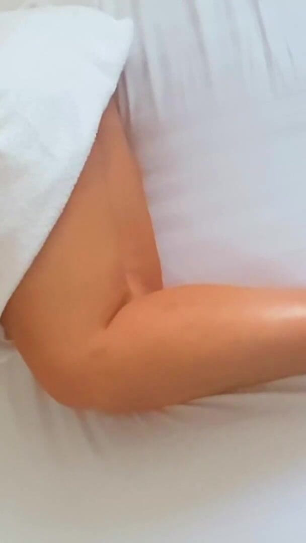 Miss Catalina Ft Spanish MILF Loves Oily Massage - Hot and Sensual (Mr.Darlington)