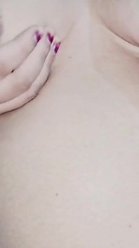 젖탱이와 보지를 보여주는 인도 Naina