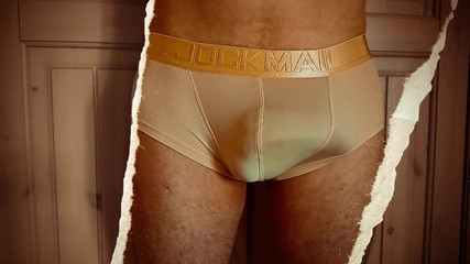 TheOldBigThing: Halkın içinde yasak dokunma. Lycra pantolonunun içine dölünü boşalttığında aleti...