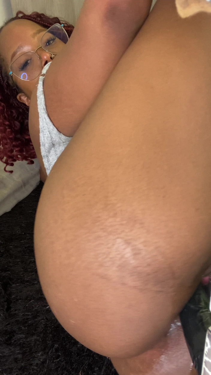 brunette: Мені також подобається бути соковитою і аматорською дівчиною