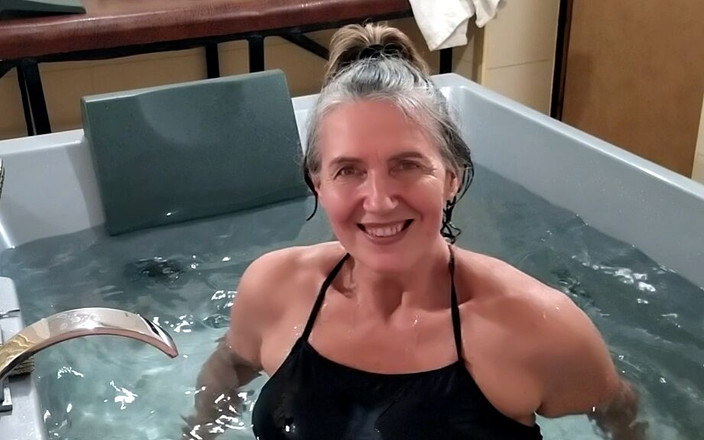 Lukerya: Lonely Relaxation in the Jacuzzi