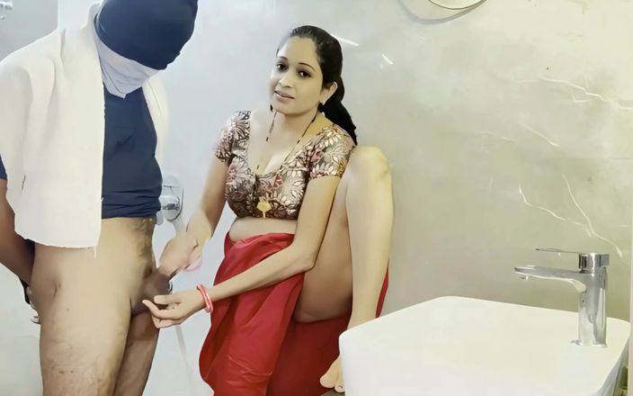FantacyCouple: सौतेली मम्मी सौतेले बेटे के साथ बाथरूम में वॉशबेसिन में चुदाई कर रही है