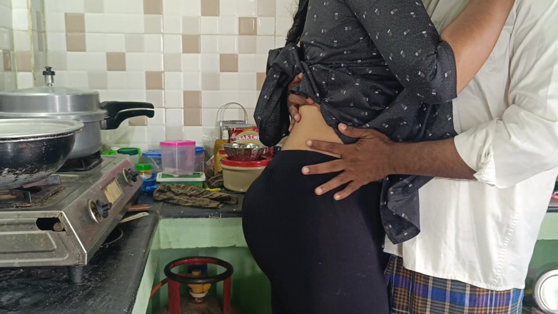 Palani69: キッチンで主婦ホットクソロマンス