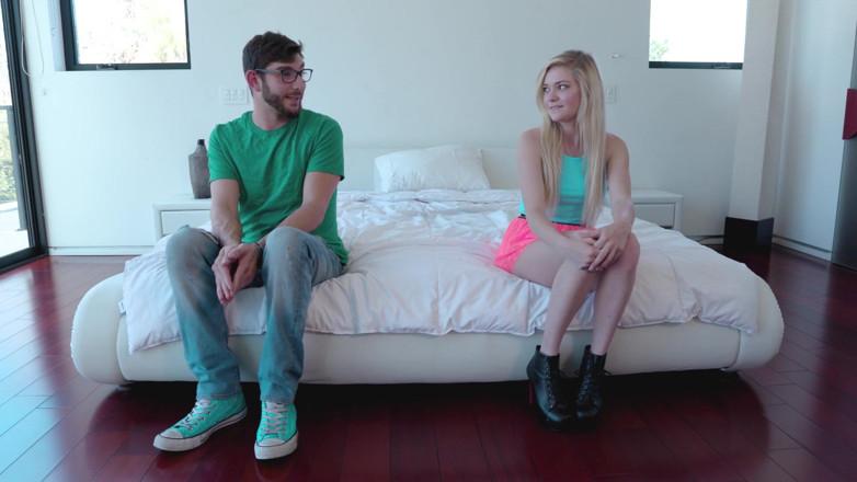 Reality Junkies: Grosses bites, petites nanas 3, scène 1 grosse bite, baise sa chatte étroite