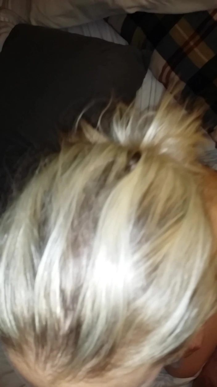 American Blonde Wife: Echte Selbstgedrehte Mormonische Ehefrau Fistet Sich Mit Gesichtsbesamung
