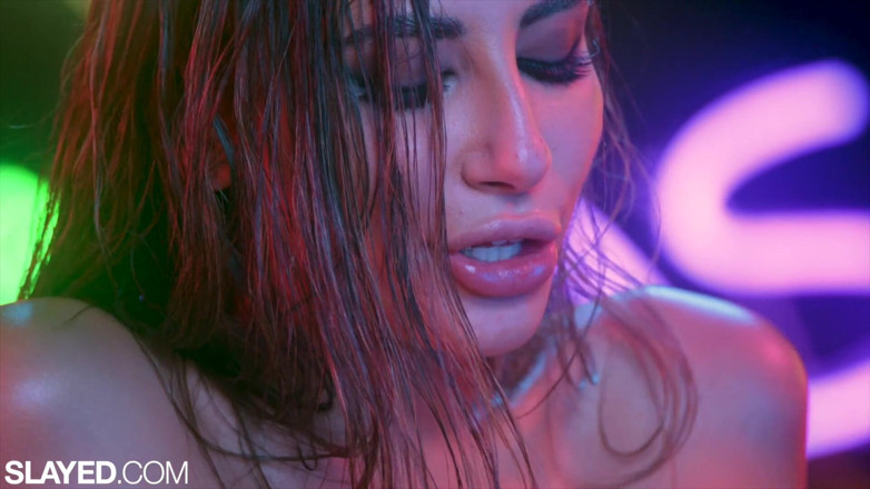 Slayed: Slayed It's Playtime dla neonowych bogini Izzy i Gianny