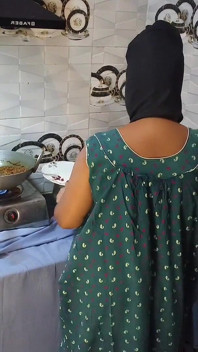 भाभी ने अपने देवर के साथ भूलभुलैया किचन में जोरदार चुदाई की जबकि पति ड्यूटी पर था ।
