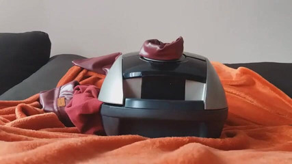Naxy: Leather vacuum muncrat