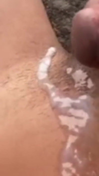 在后院缓解压力的射精