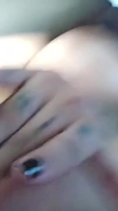 Having Fun in the Taxi... Without the Driver Knowing (Qween SG)