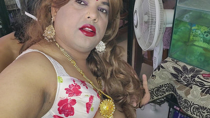 Indiansissychubby: Indiana Kosti a Chrám Prsou Se Přihlaste