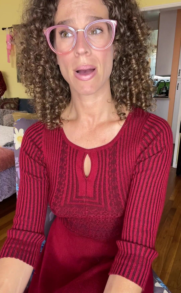 VibeWithMommy: キャンディが戻ってきて、とてもいたずらっ子だ!!彼女はどうしても自分を抑えられず、セラピストに会いに行き、結局何をしたか想像してみて