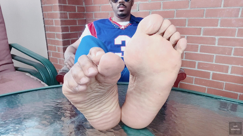 Soft Soleman: 我在日光浴室抚摸并展示我的男性脚 （2025）