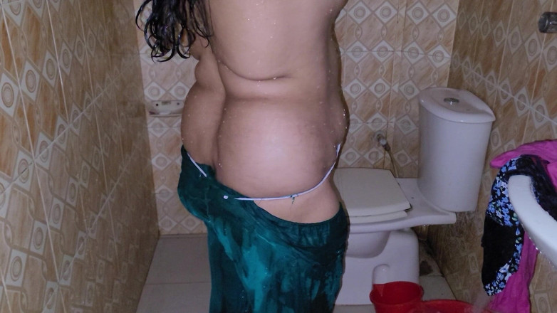 Tasnim Zara: Vykoupat se sama v koupelně je taková zábava