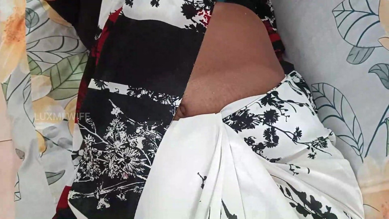 Luxmi Wife: La moglie ottiene un orgasmo di punta che scorre dalla...