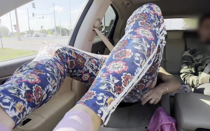 NM fetish femdom videos by Princess Nikki Cruel: Cô gái tóc vàng khoan âm hộ của cô ấy với máy...