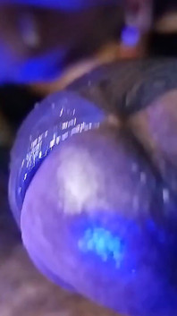 Mătușă desi suge preludiu tatălui ei vitreg cu sfârcuri sexy minuscule, preludiu pizda ei